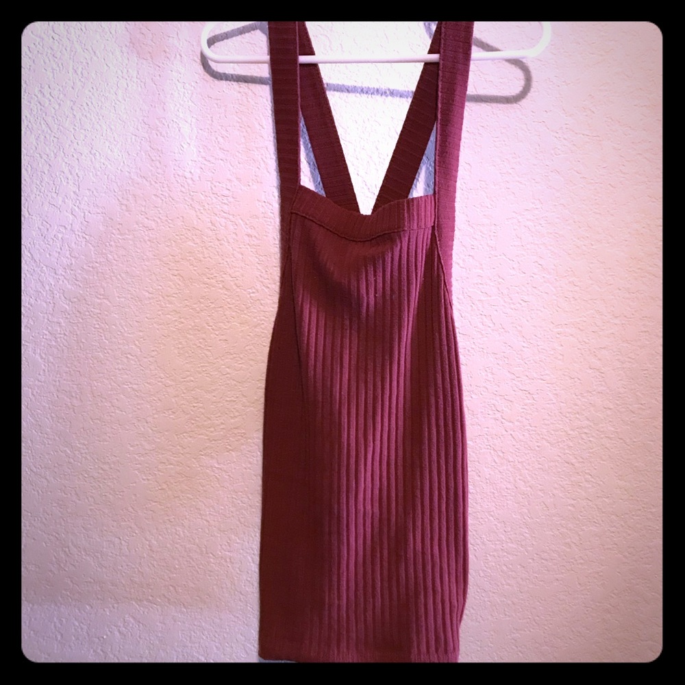 Tank w/ thick straps that crisscross to open back